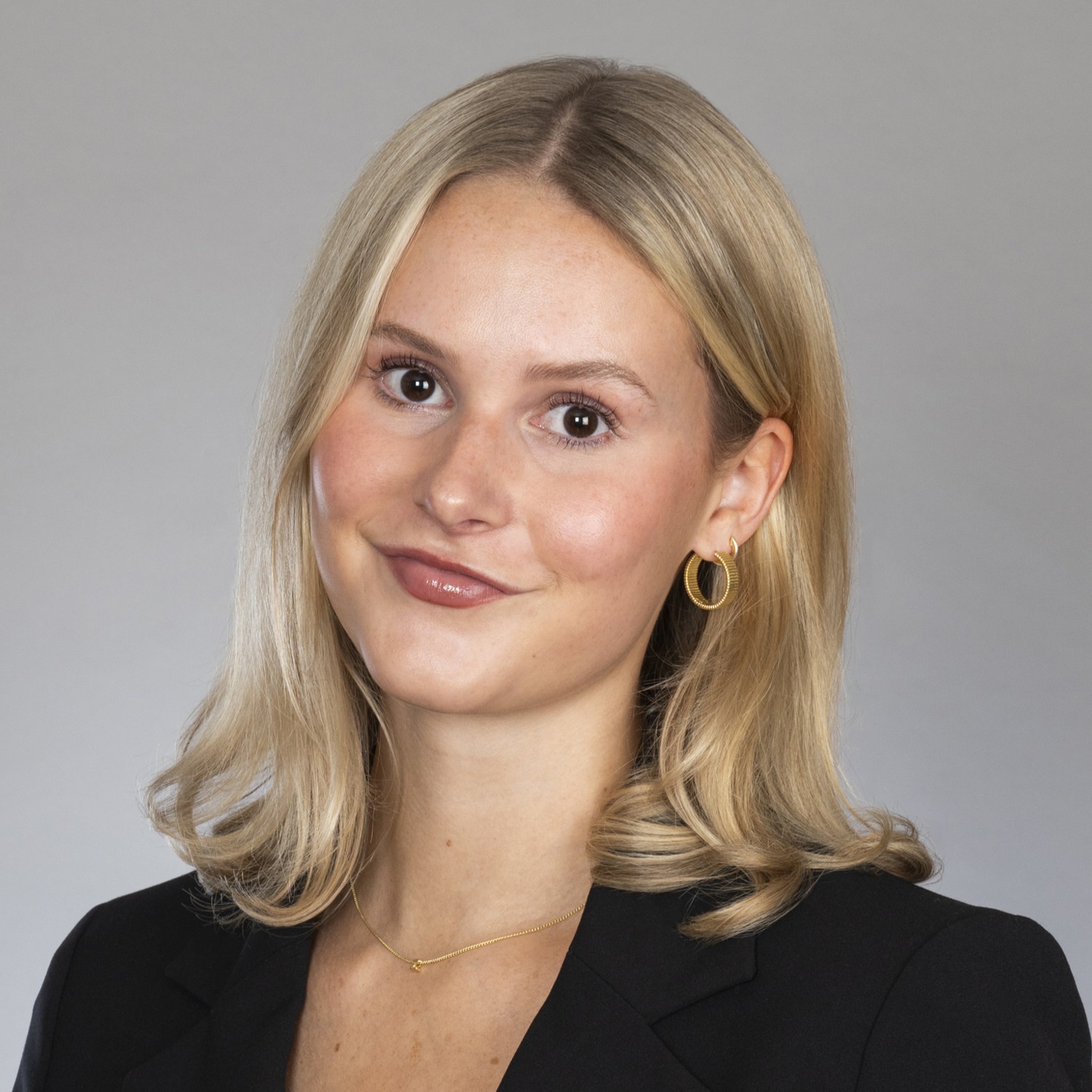 Headshot of Zoe Zurn, Associate at Willamette Management Associates